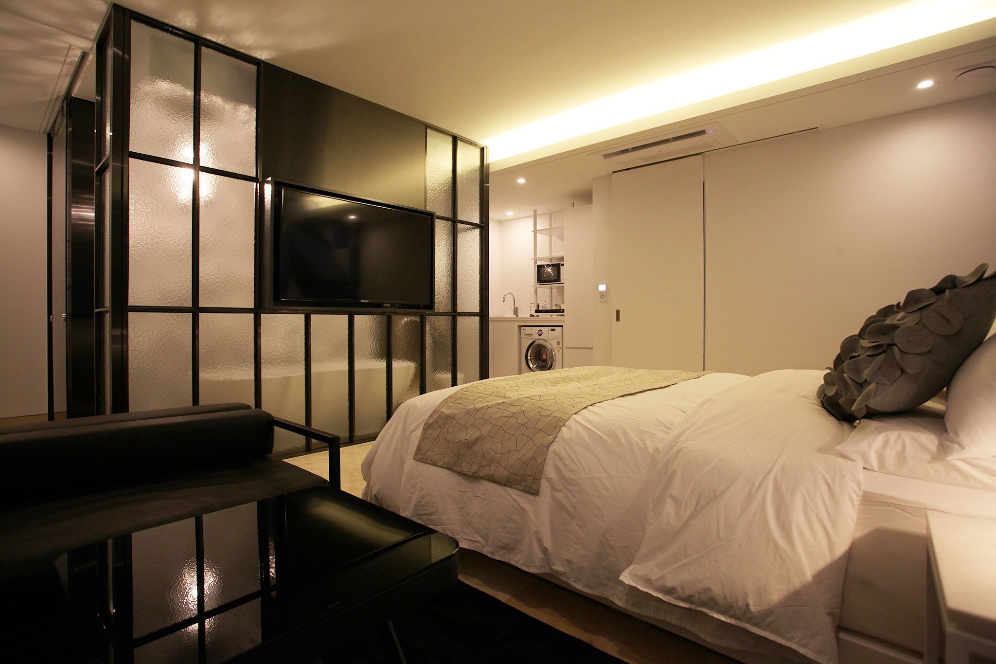 deluxe double room, kitchen (residence) | individually decorated, individually furnished, blackout curtains