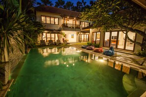 4 bedrooms, in-room safe, desk, blackout drapes - Amore Villas (Canggu)