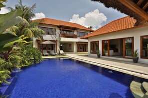 Outdoor pool - Amore Villas (Canggu)