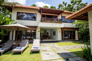 4 bedrooms, in-room safe, desk, blackout curtains - Amore Villas (Canggu)