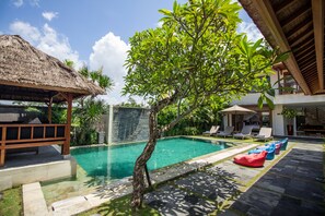 4 bedrooms, in-room safe, desk, blackout drapes - Amore Villas (Canggu)