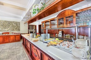 Se sirven desayunos, cenas y cocina mediterránea 