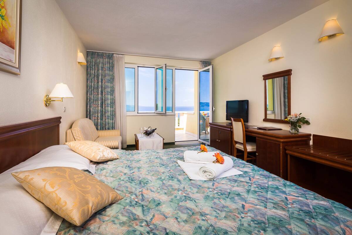 comfort double room, 1 king bed, balcony, beachside | 1 bedroom, premium bedding, minibar, in-room safe