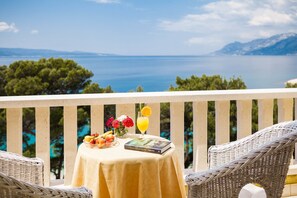 Terrace/patio - Hotel Bacchus (Baska Voda)