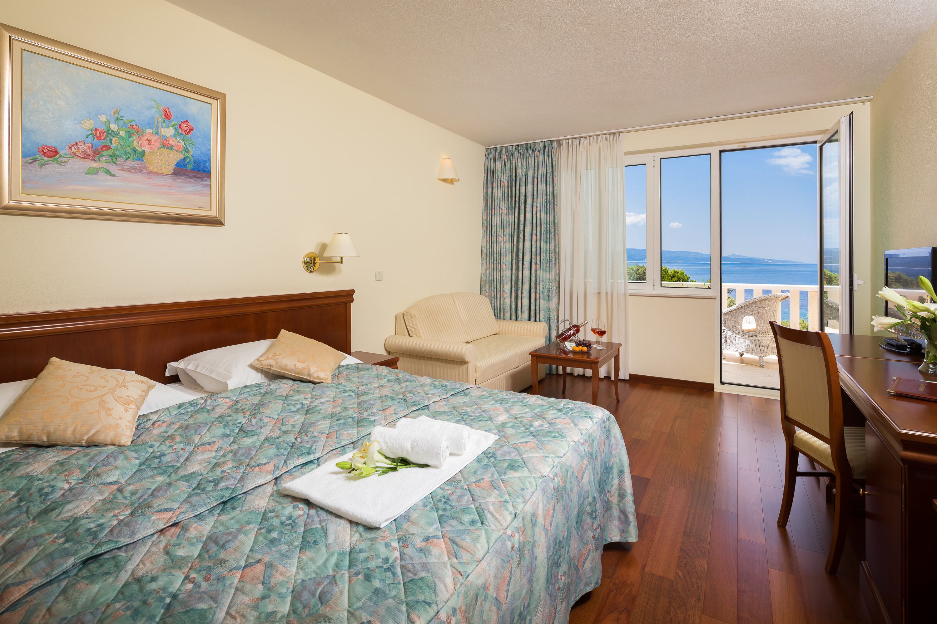 comfort double room, 1 king bed, balcony, beachside | 1 bedroom, premium bedding, minibar, in-room safe