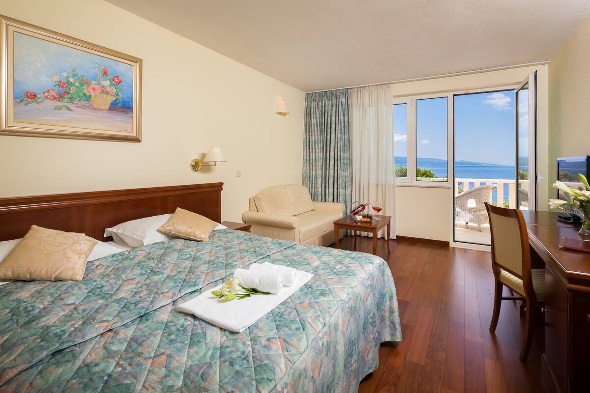 comfort double room, 1 king bed, balcony, beachside | 1 bedroom, premium bedding, minibar, in-room safe