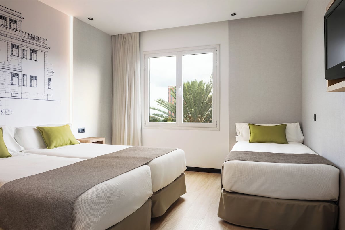 classic triple room | minibar, in-room safe, desk, blackout curtains