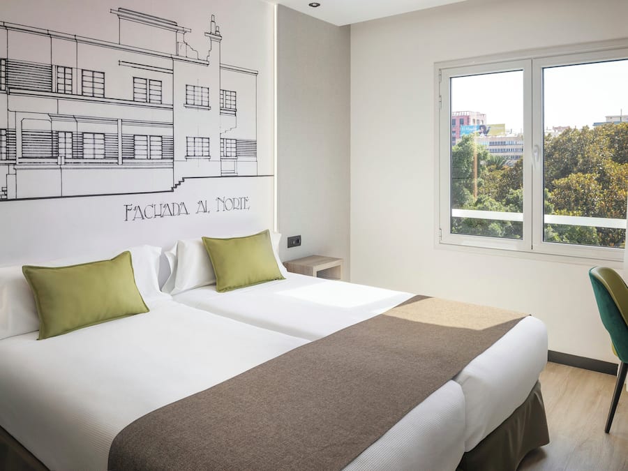Quarto clássico | Frigobar, cofres nos quartos, escrivaninha, cortinas blackout