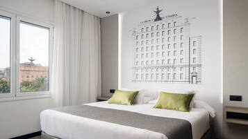 Suite | Minibar, in-room safe, desk, blackout drapes