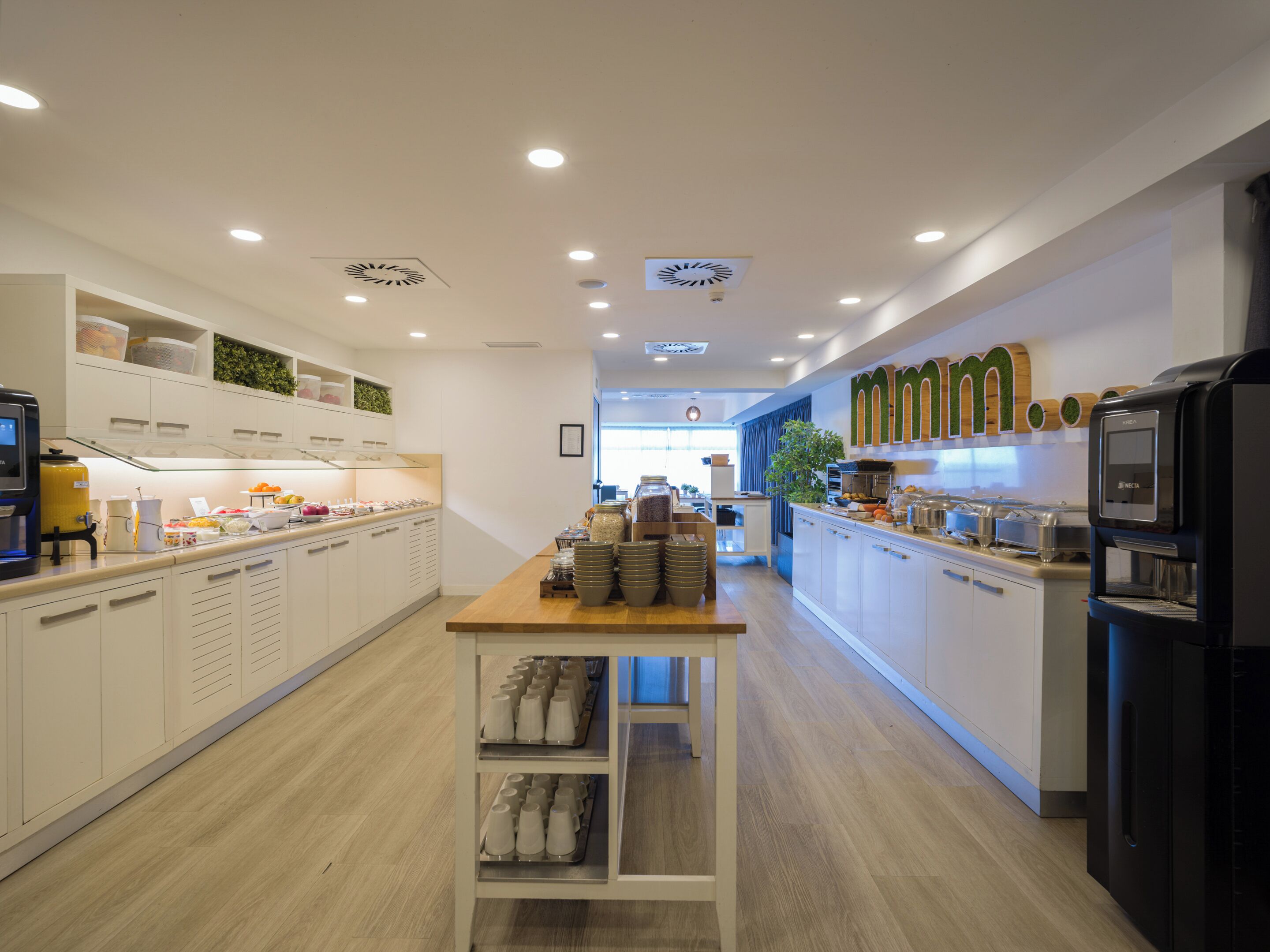 Se ofrece un desayuno bufé todos los días (por un coste adicional)