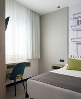 Chambre simple classique | Minibar, coffre-fort, bureau, rideaux d’obscurcissement