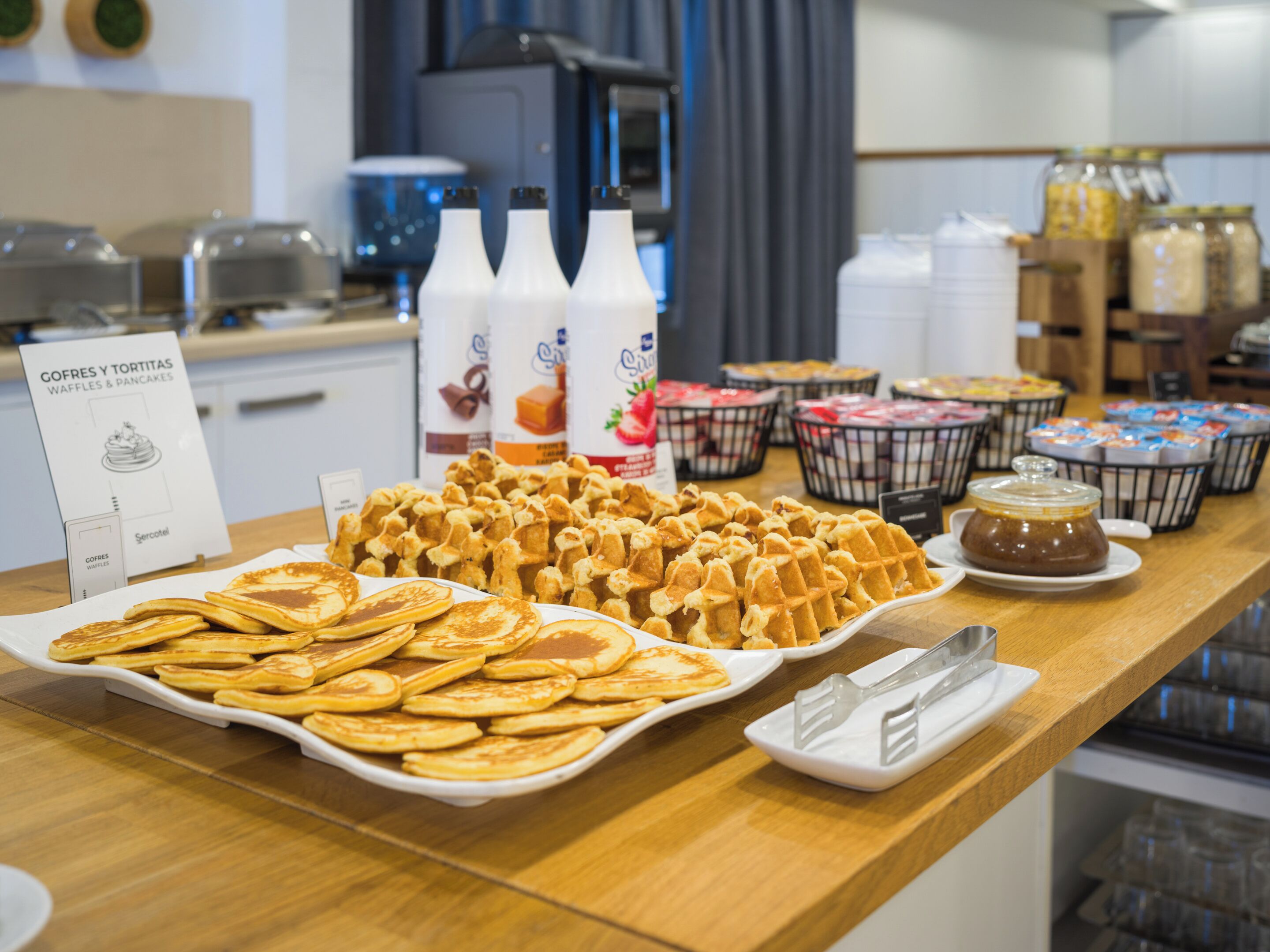 Daily buffet breakfast for a fee