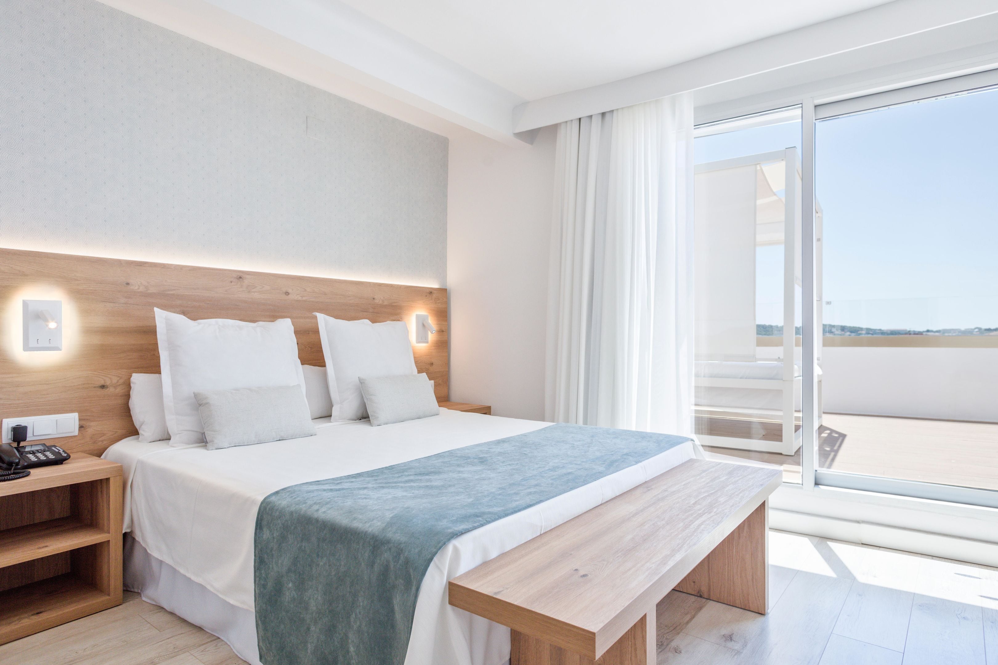 Premium Room ( 2 adultos) | Minibar, caja fuerte, escritorio y wifi gratis