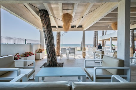 Terrace/patio. Hotel Best Terramarina