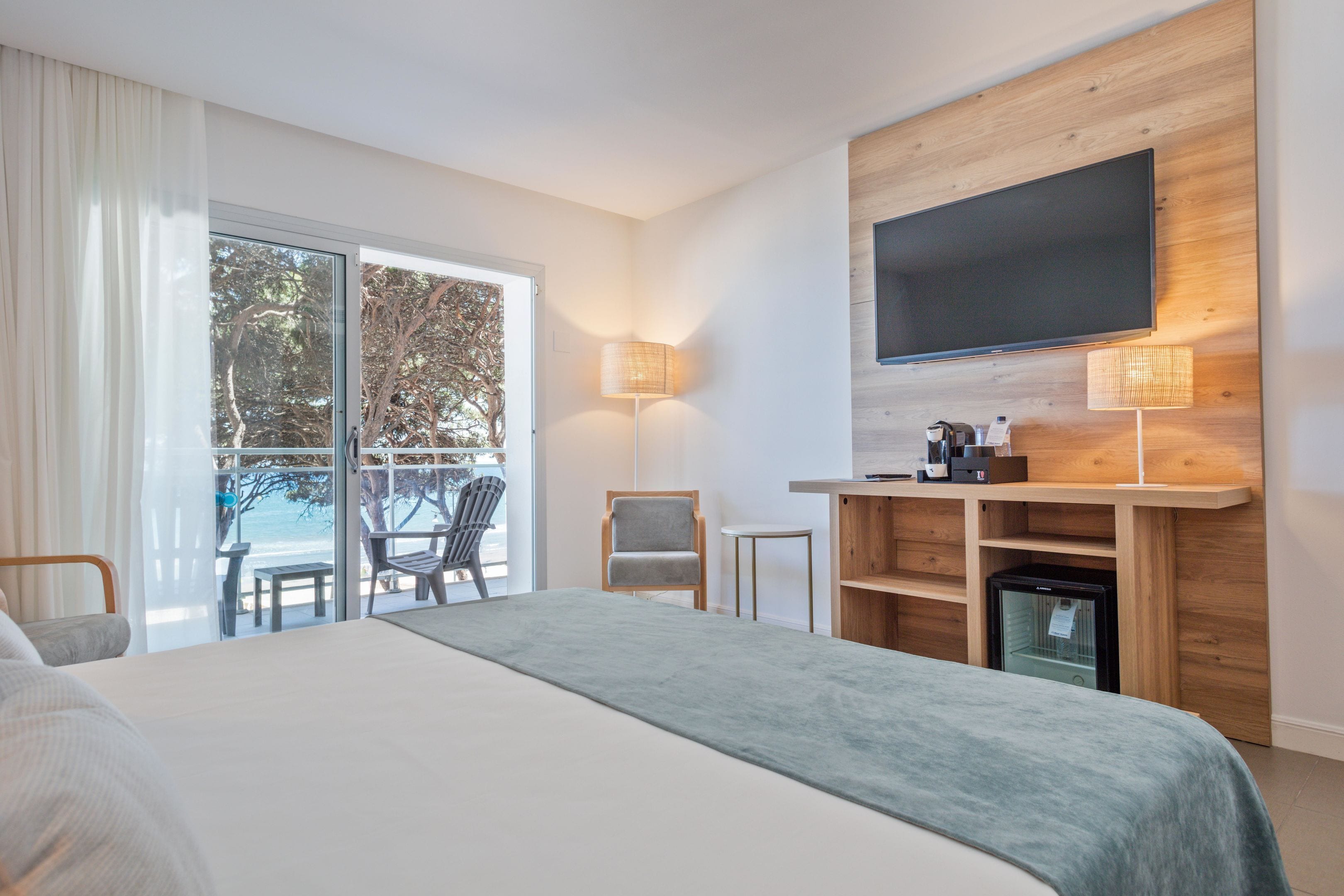 Minibar, in-room safe, desk, free WiFi