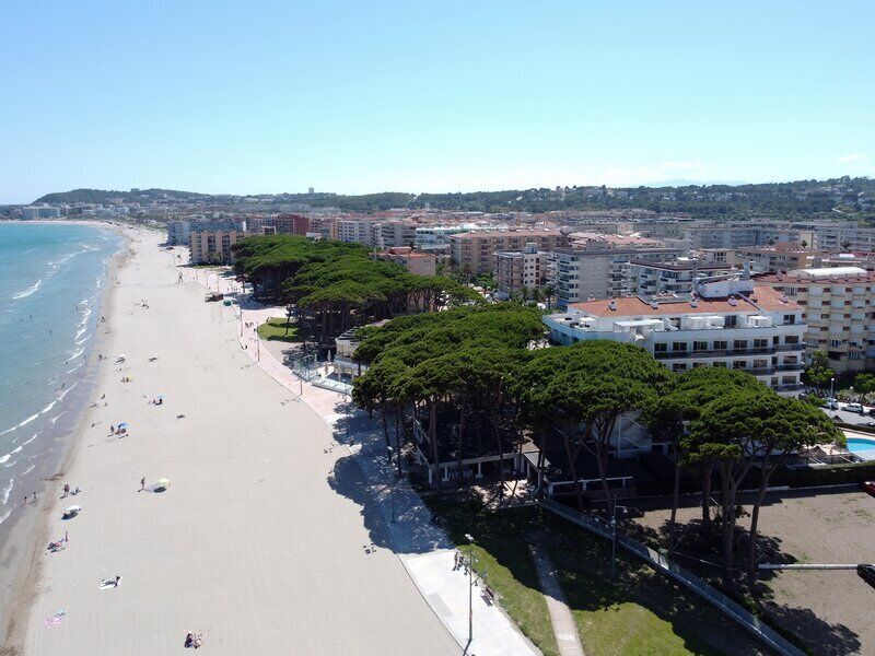 Ubicación a pie de playa y arena blanca