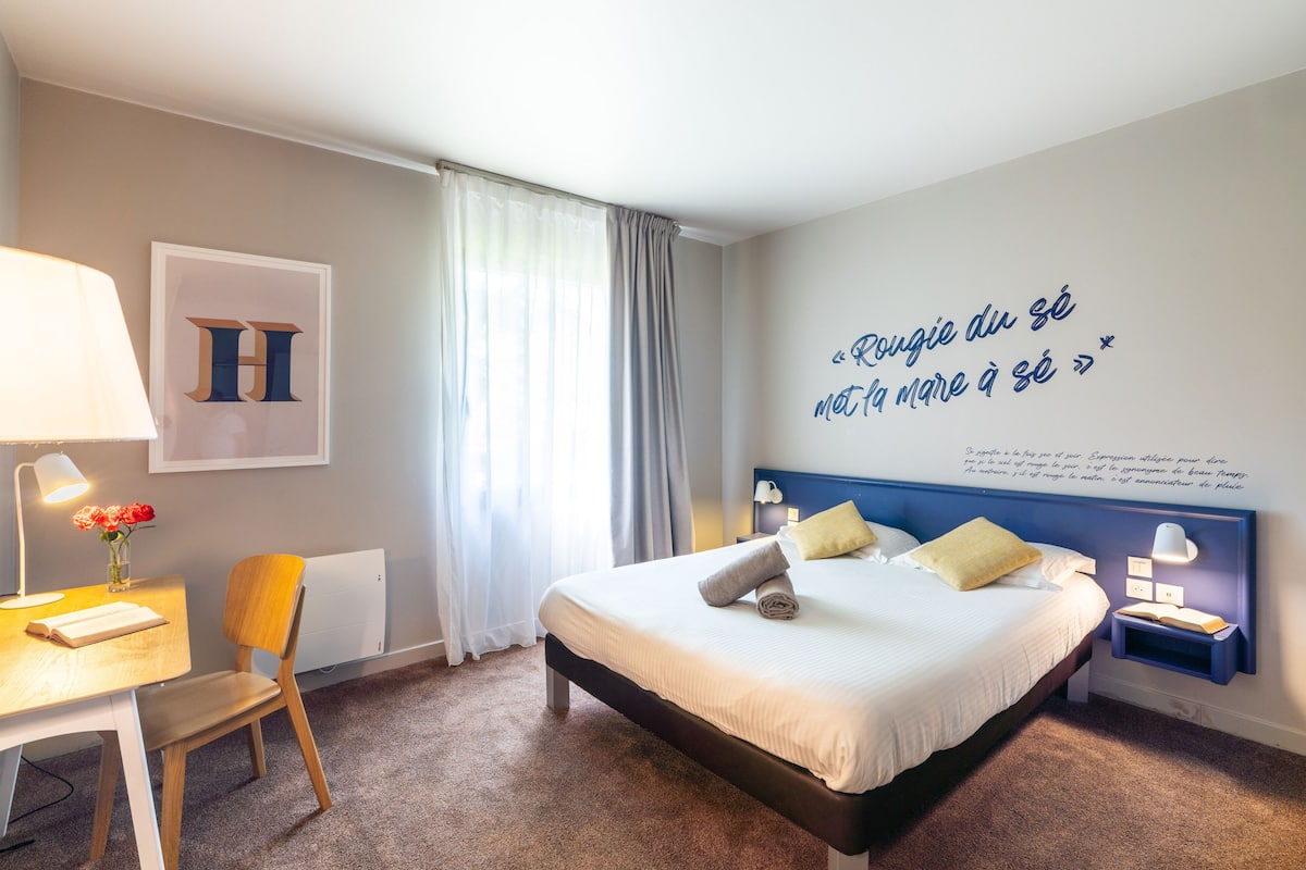 Double Room, Normandy Bridge view | Desk, blackout drapes, WiFi (free), individually furnished