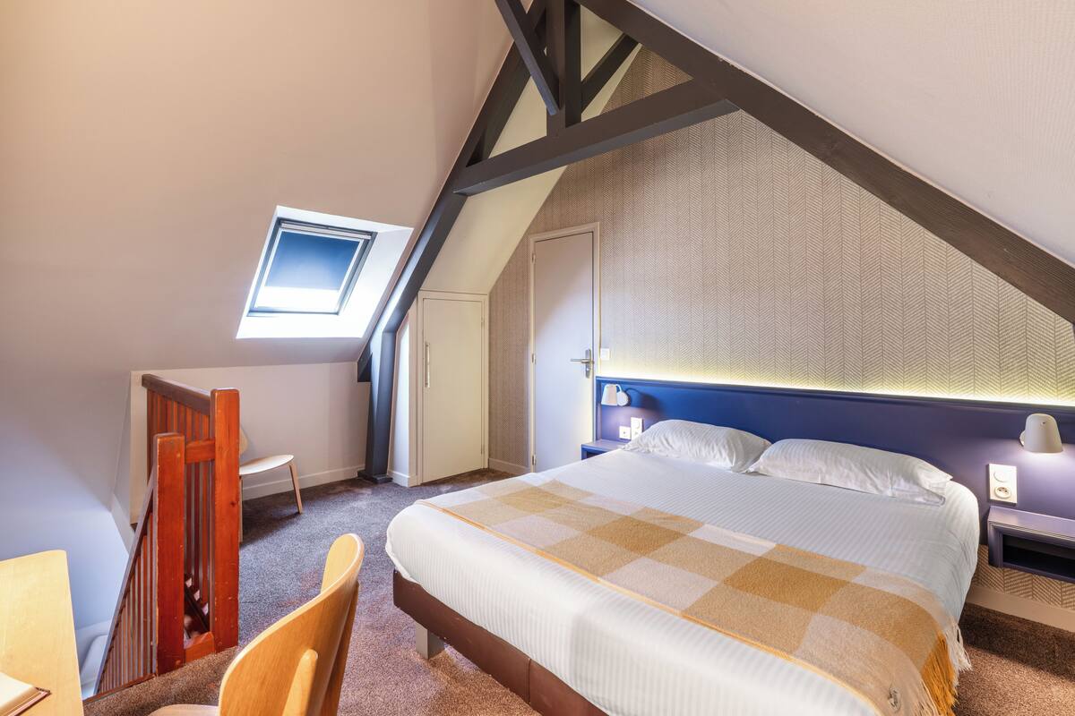 Quadruple Room | Desk, blackout drapes, WiFi (free), individually furnished
