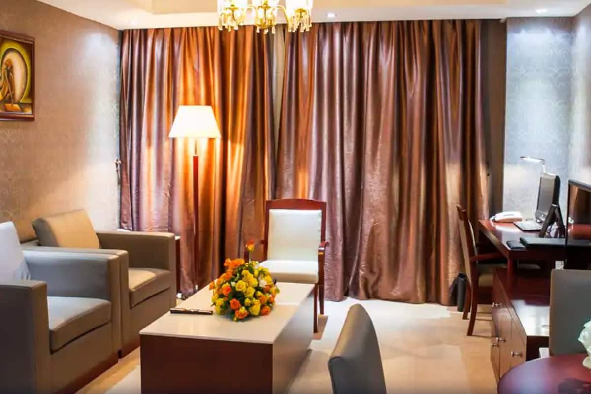 executive suite | living area | flat-screen tv