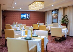 2 Restaurants; Frühstück, Mittagessen und Abendessen werden serviert