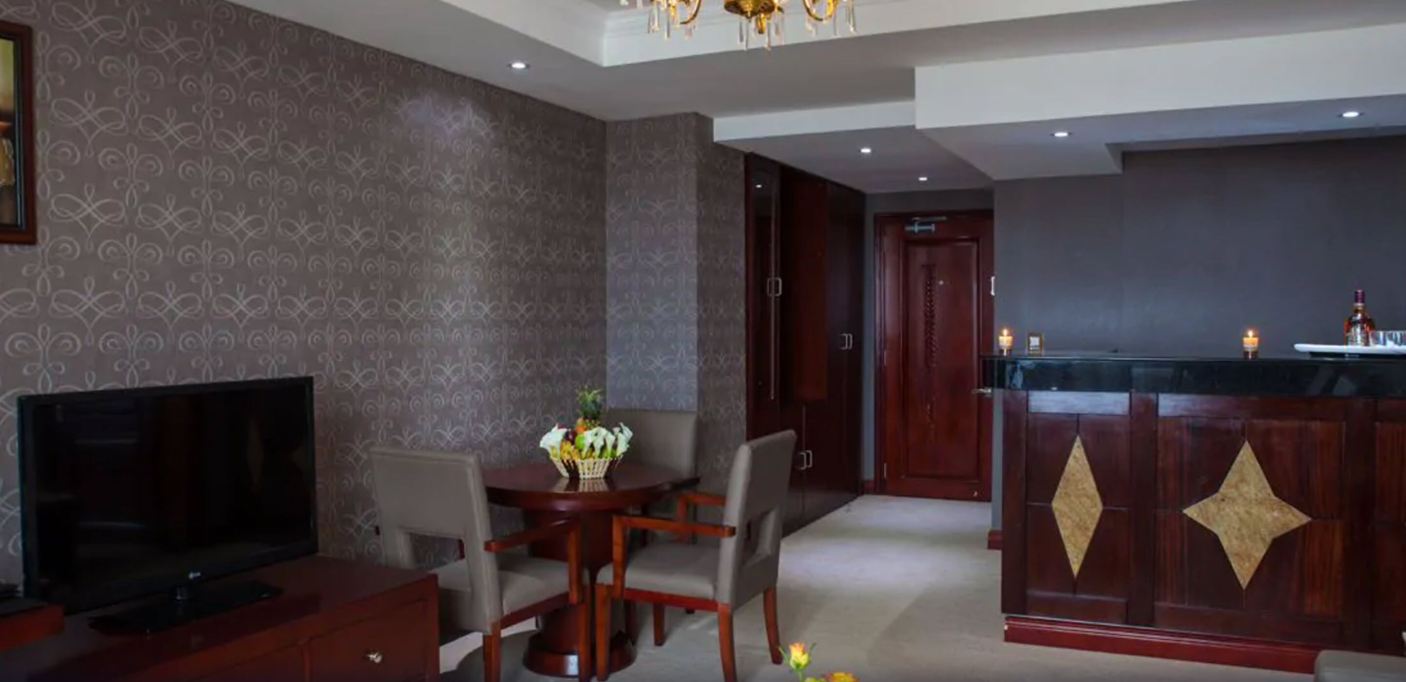 executive suite | living area | flat-screen tv