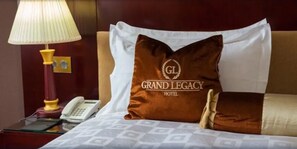 Luxe beddengoed, een minibar, een kluis op de kamer, een bureau