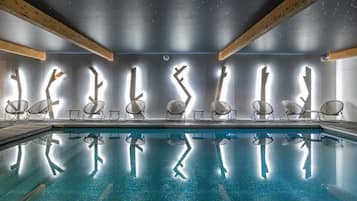 Sisäuima-allas, aurinkotuoleja