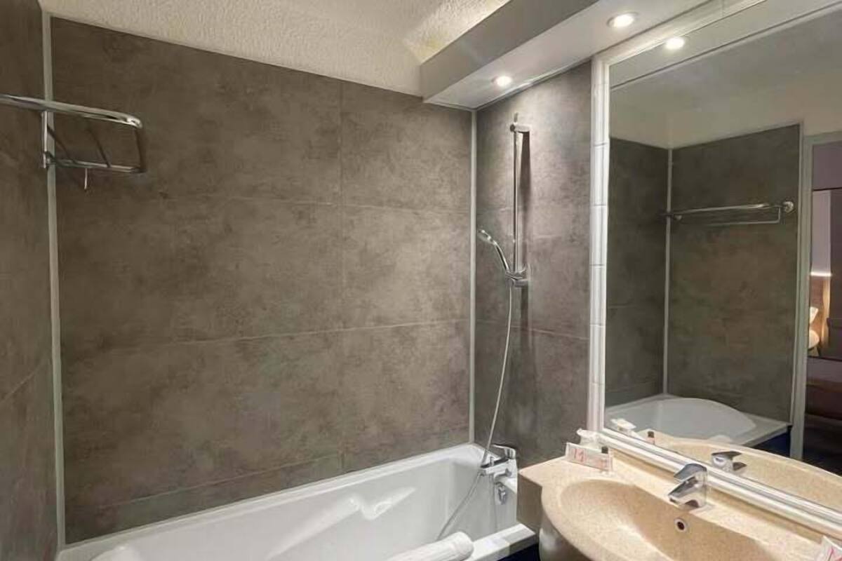 bathtub, free toiletries, hair dryer, towels