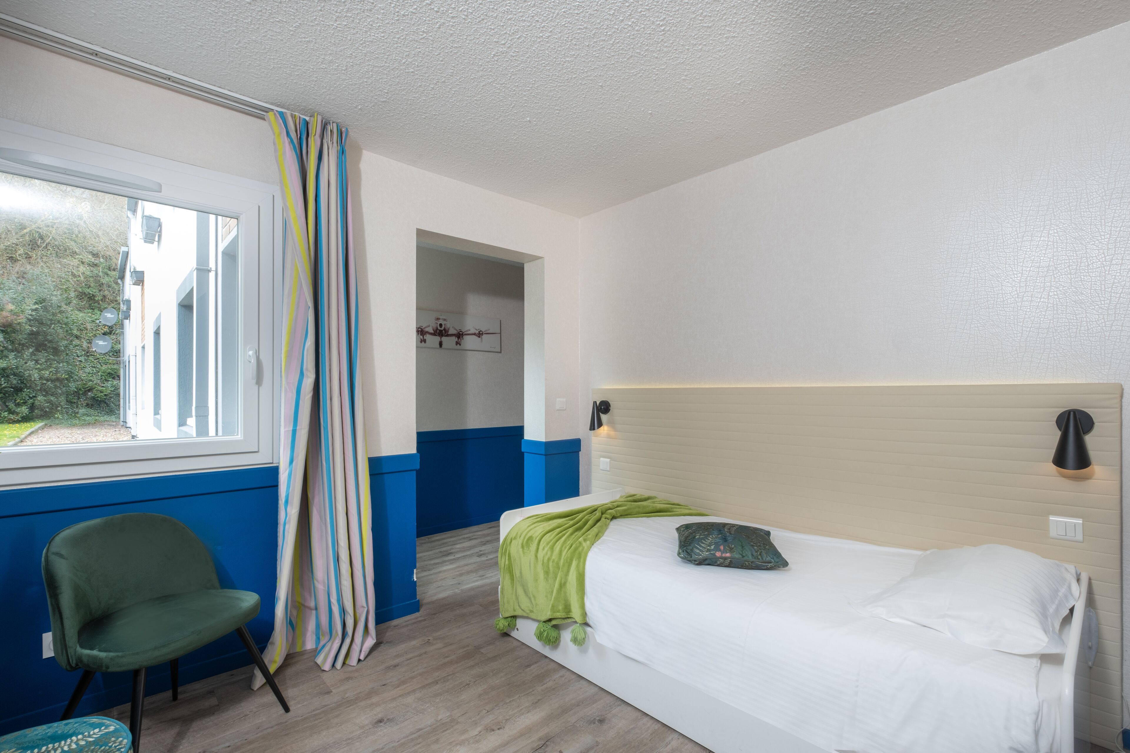triple room | desk, soundproofing, free wifi, bed sheets