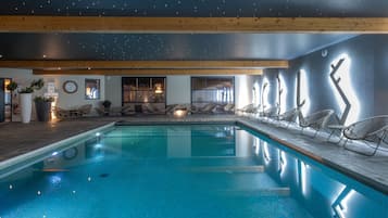 Kolam renang tertutup, kerusi lepak pantai