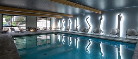 Indoor pool, pool loungers