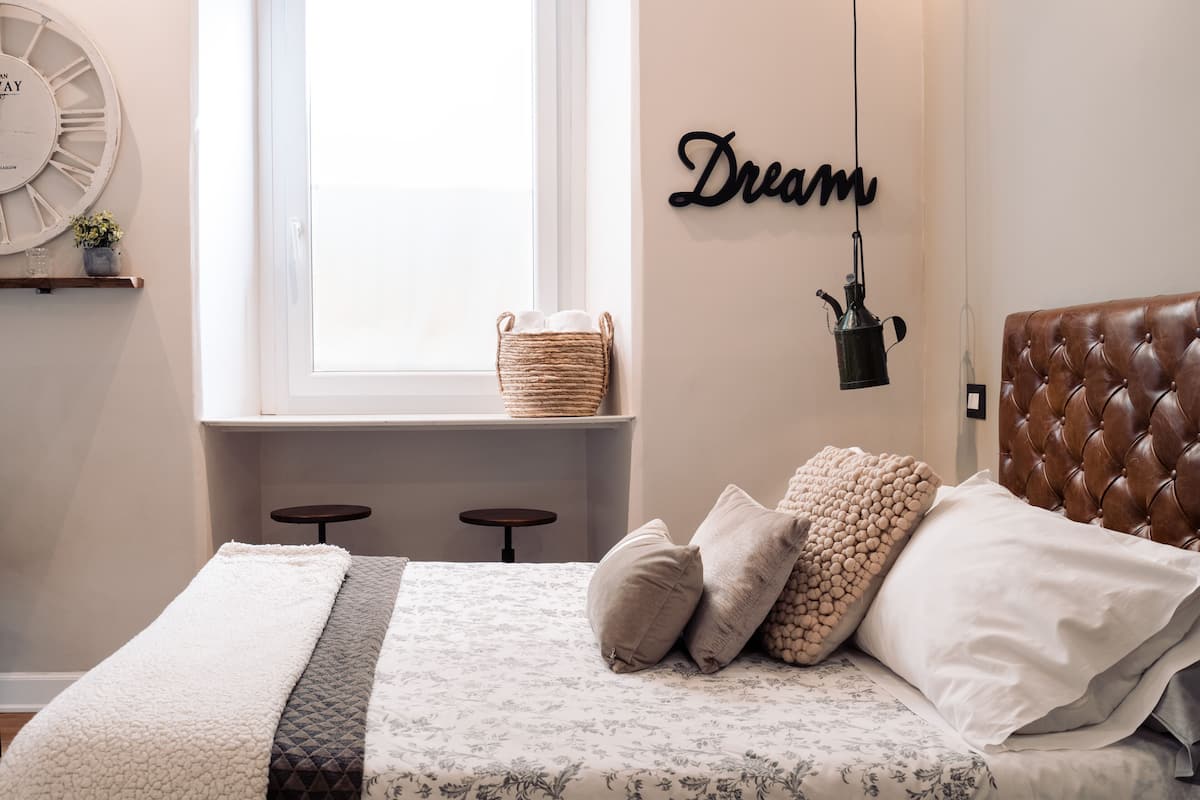 Deluxe kamer, 1 twee- of 2 eenpersoonsbedden | Donzen dekbedden, een minibar met enkele gratis items