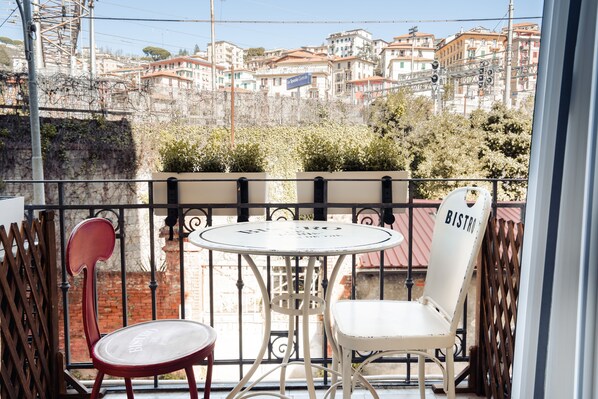 Romantic Studio Suite, Sauna | Down duvets, free minibar items, in-room safe, individually decorated