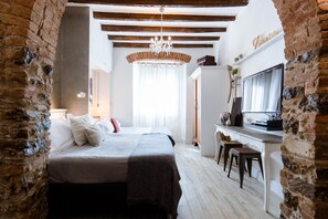 Camera Extra Large | Edredones de plumas y minibar (con algunos artículos gratuitos)