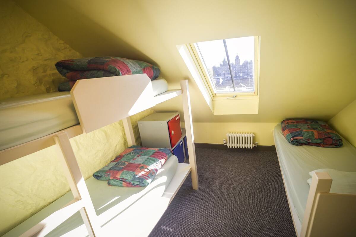 Triple Room | 1 bedroom, in-room safe, free WiFi, bed sheets
