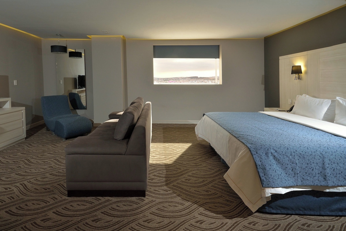 1 bedroom, in-room safe, desk, blackout drapes