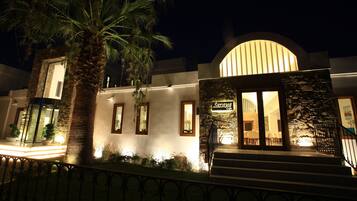 Façade de l’hébergement - soirée/nuit
