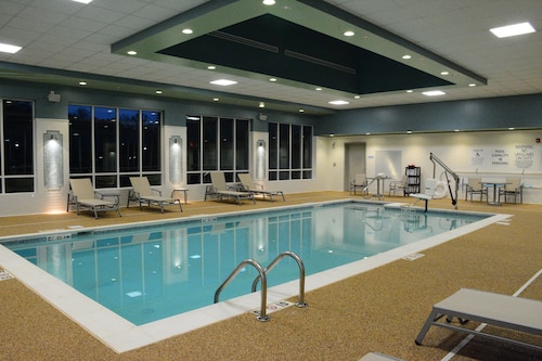 Holiday Inn Express & Suites Lexington Park-California by IHG