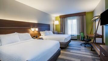 Caja de seguridad en la habitación, escritorio y cortinas blackout