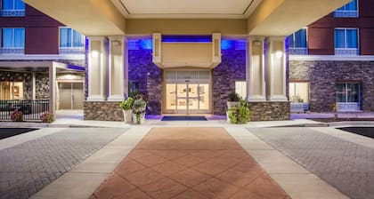 Holiday Inn Express & Suites Lexington Park-California by IHG