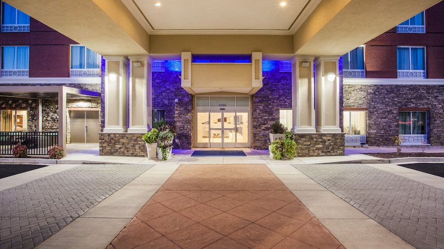 Holiday Inn Express & Suites Lexington Park-California by IHG