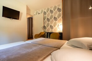 Chambres Supérieures Communicantes, 3 chambres