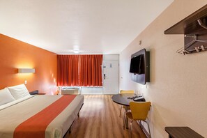 Free WiFi, bed sheets - Motel 6 Fort Worth, TX - Stockyards (Fort Worth)