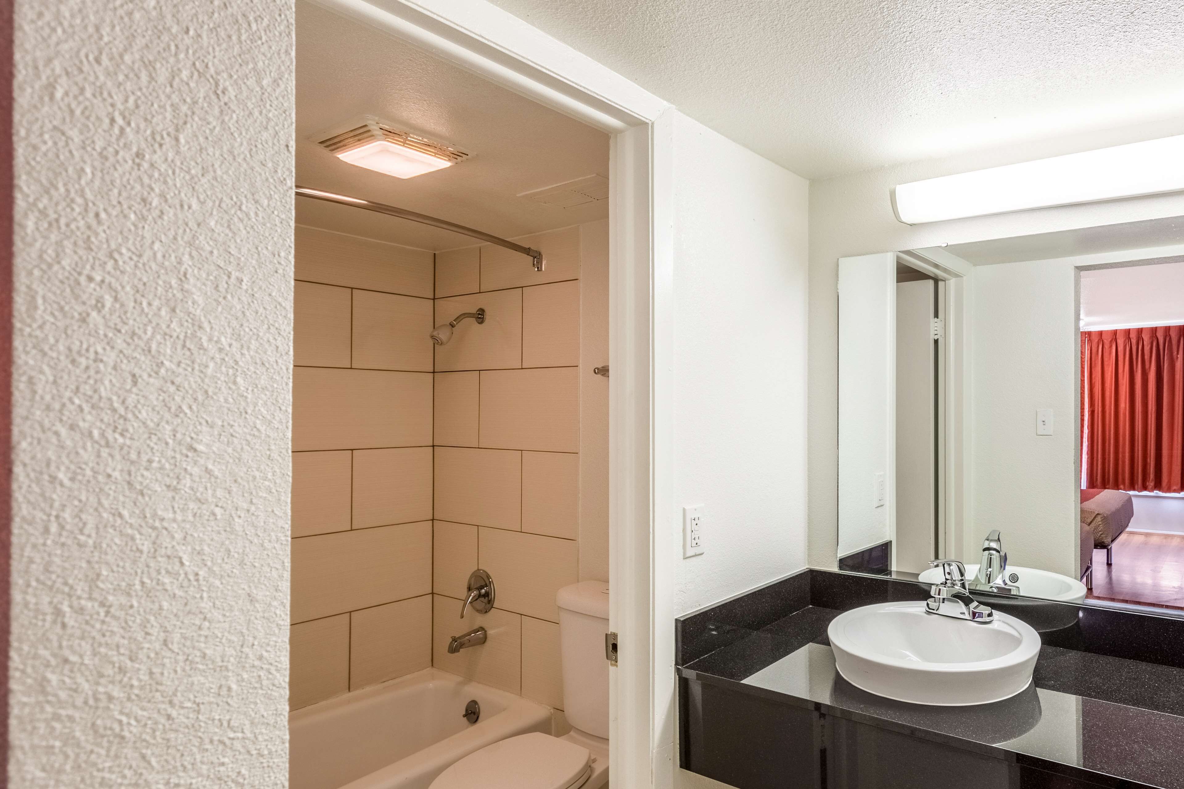 Combined shower/bathtub