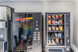 Vending machine - Motel 6 Florence, KY - Cincinnati Airport (Florence)