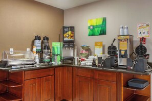 Petit déjeuner en libre-service compris tous les jours