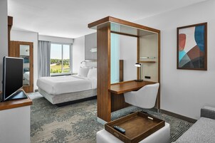 Ropa de cama hipoalergénica, caja fuerte, escritorio