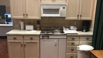 Studio, Multiple Beds, Accessible, Kitchenette (Studio 4) | Private kitchenette | Fridge, microwave, coffee/tea maker