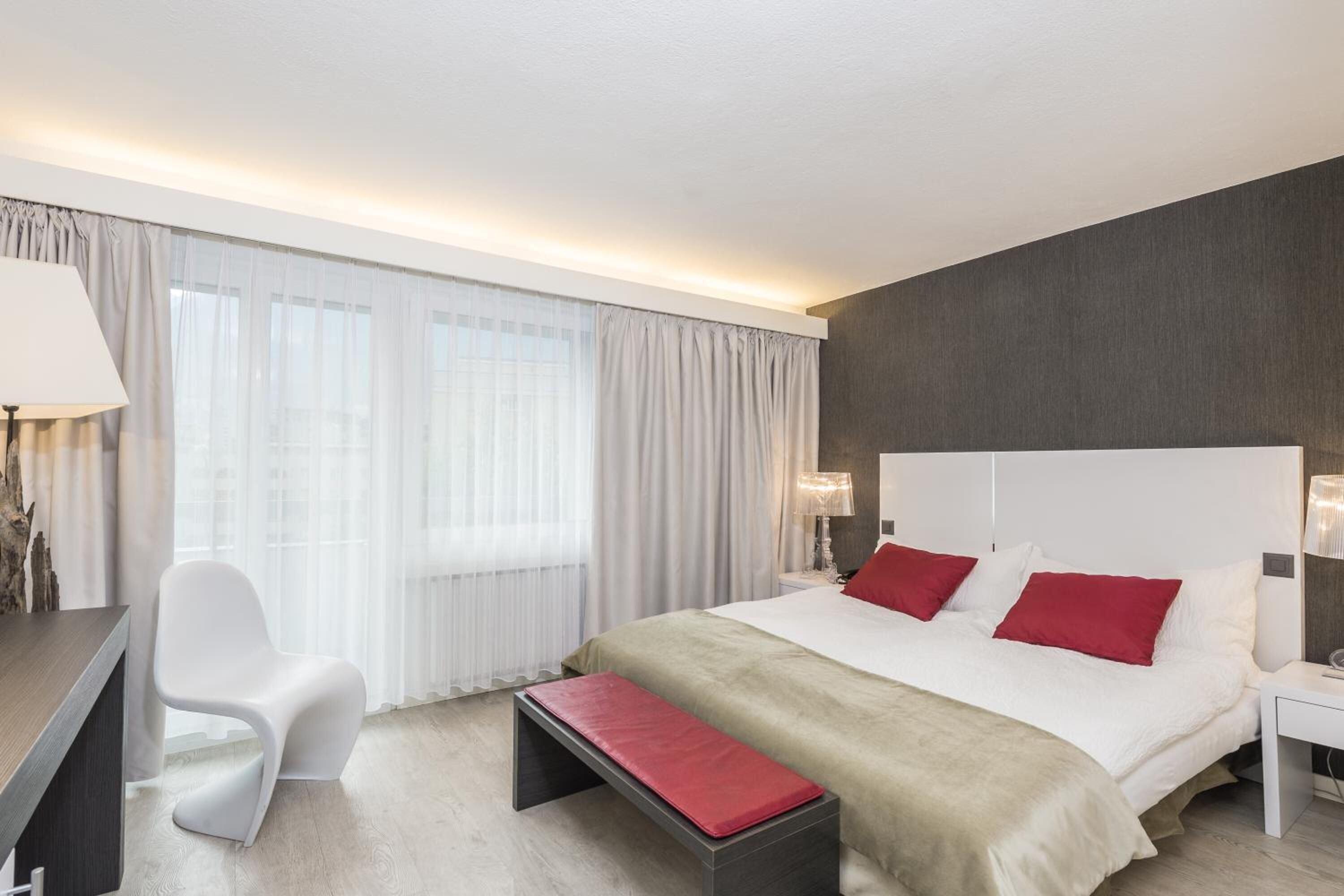 In-room safe, desk, free WiFi, bed sheets