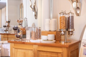 Daily buffet breakfast for a fee - Adhhoc Hotel (Naters)